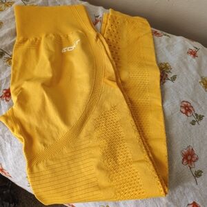 ECHT Yellow 💛 Leggings Size Large